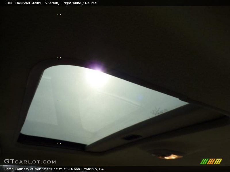 Bright White / Neutral 2000 Chevrolet Malibu LS Sedan