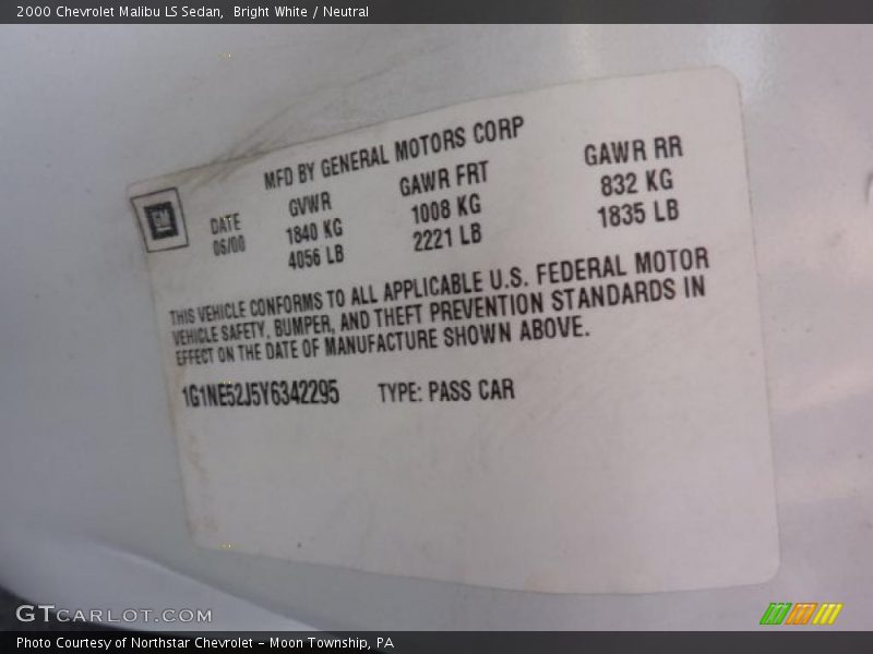 Bright White / Neutral 2000 Chevrolet Malibu LS Sedan