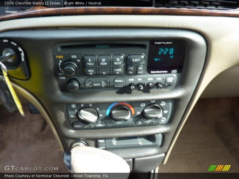 Controls of 2000 Malibu LS Sedan