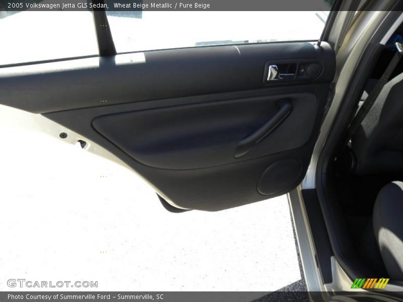 Wheat Beige Metallic / Pure Beige 2005 Volkswagen Jetta GLS Sedan
