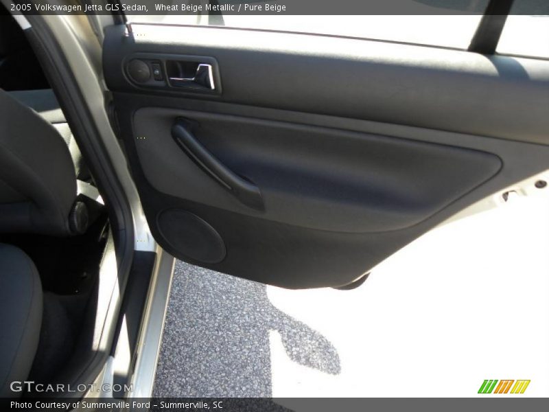 Wheat Beige Metallic / Pure Beige 2005 Volkswagen Jetta GLS Sedan