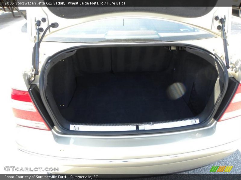 Wheat Beige Metallic / Pure Beige 2005 Volkswagen Jetta GLS Sedan