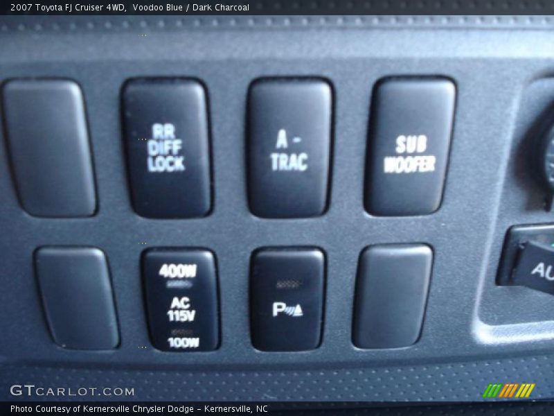 Controls of 2007 FJ Cruiser 4WD