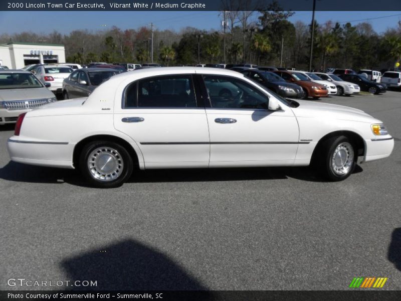  2000 Town Car Executive Vibrant White
