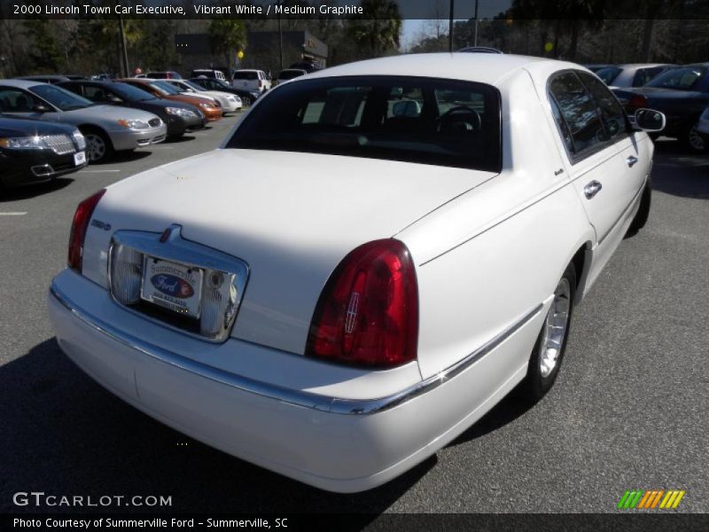 Vibrant White / Medium Graphite 2000 Lincoln Town Car Executive