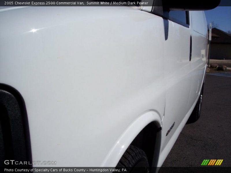 Summit White / Medium Dark Pewter 2005 Chevrolet Express 2500 Commercial Van