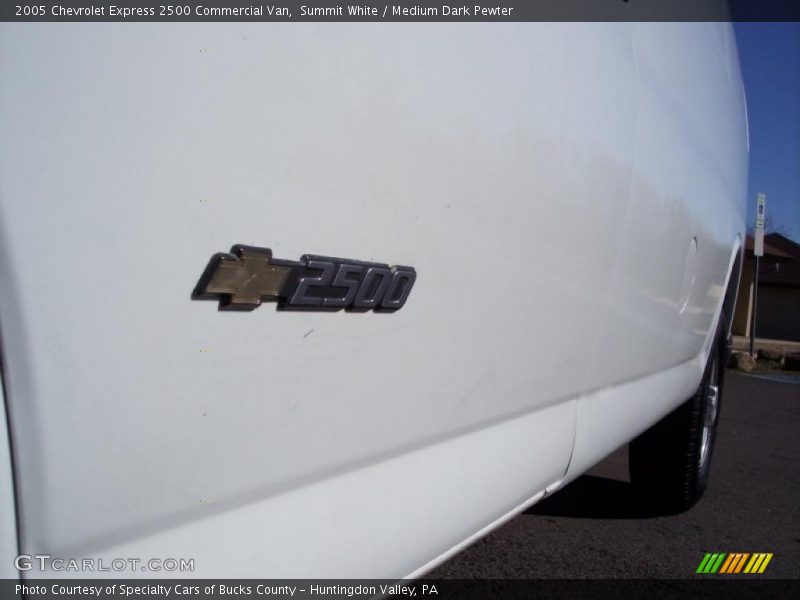 Summit White / Medium Dark Pewter 2005 Chevrolet Express 2500 Commercial Van