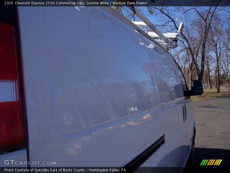 Summit White / Medium Dark Pewter 2005 Chevrolet Express 2500 Commercial Van