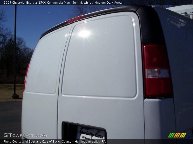 Summit White / Medium Dark Pewter 2005 Chevrolet Express 2500 Commercial Van