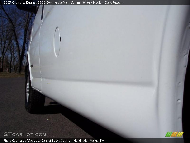 Summit White / Medium Dark Pewter 2005 Chevrolet Express 2500 Commercial Van