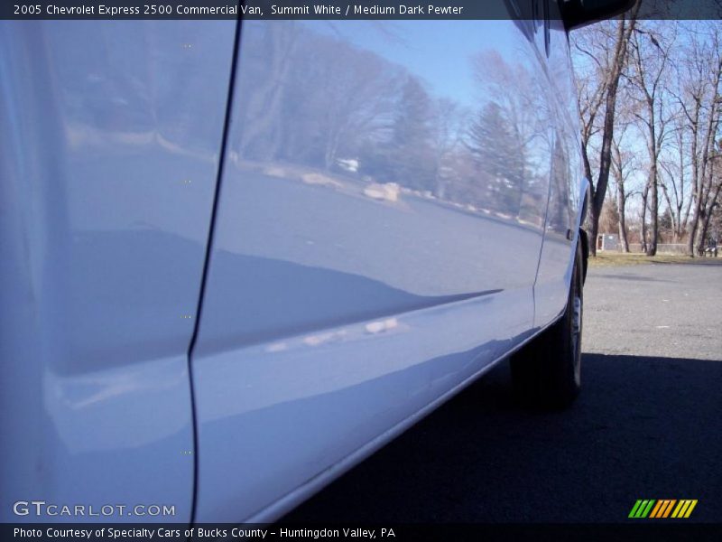 Summit White / Medium Dark Pewter 2005 Chevrolet Express 2500 Commercial Van