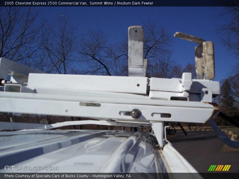 Summit White / Medium Dark Pewter 2005 Chevrolet Express 2500 Commercial Van