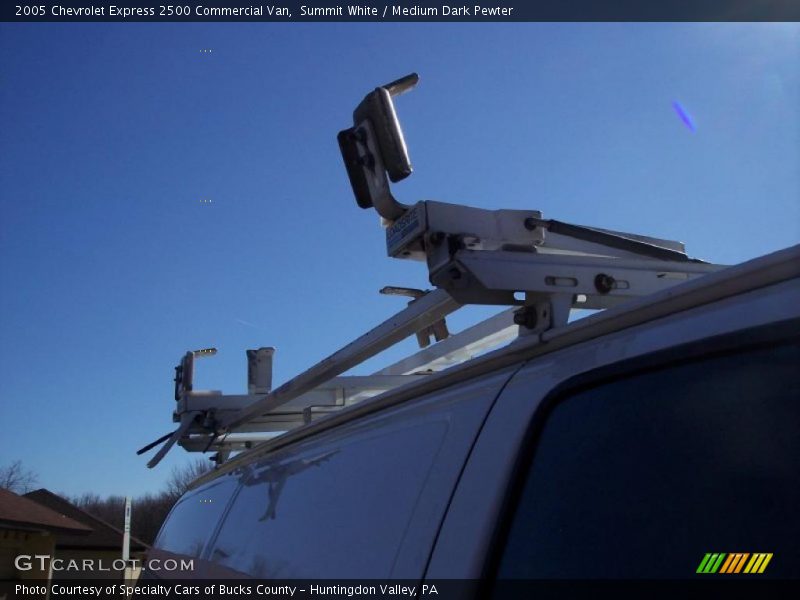 Summit White / Medium Dark Pewter 2005 Chevrolet Express 2500 Commercial Van