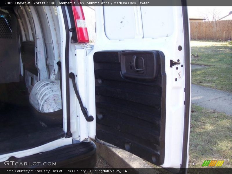 Summit White / Medium Dark Pewter 2005 Chevrolet Express 2500 Commercial Van