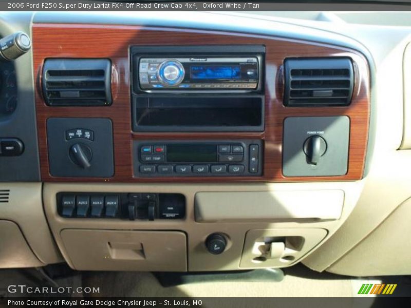 Oxford White / Tan 2006 Ford F250 Super Duty Lariat FX4 Off Road Crew Cab 4x4