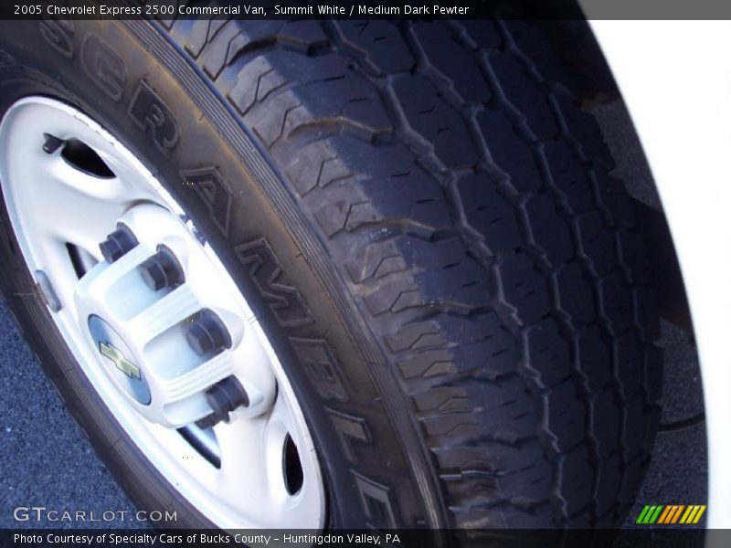 Summit White / Medium Dark Pewter 2005 Chevrolet Express 2500 Commercial Van
