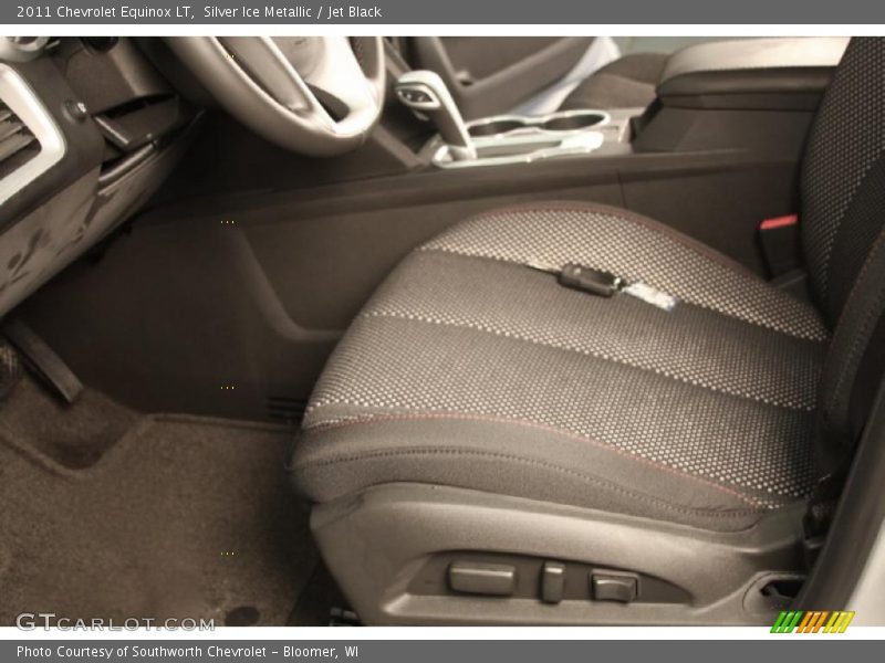 Silver Ice Metallic / Jet Black 2011 Chevrolet Equinox LT