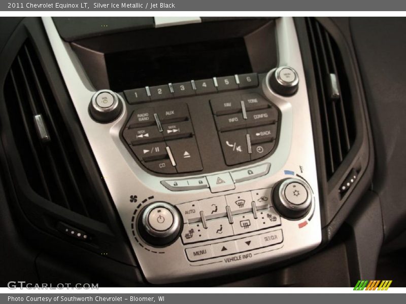 Silver Ice Metallic / Jet Black 2011 Chevrolet Equinox LT