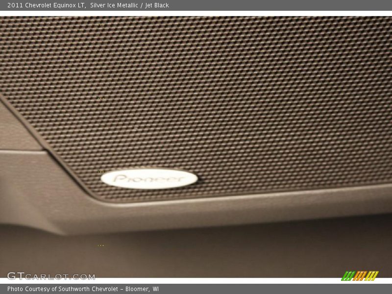 Silver Ice Metallic / Jet Black 2011 Chevrolet Equinox LT