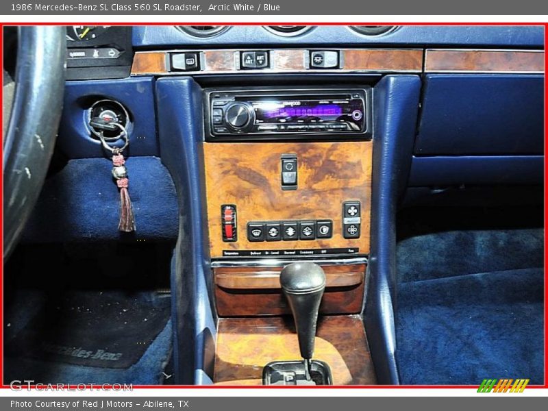 Controls of 1986 SL Class 560 SL Roadster