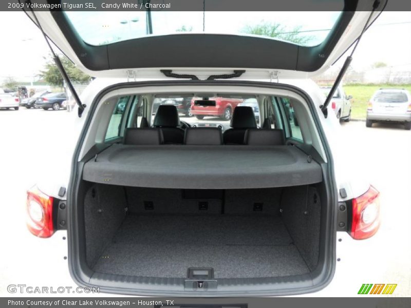 Candy White / Charcoal 2009 Volkswagen Tiguan SEL