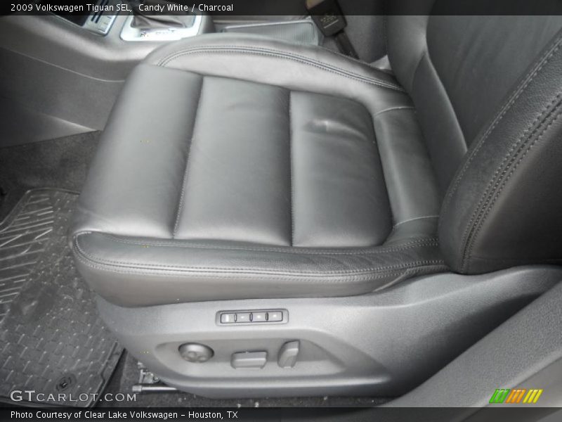 Candy White / Charcoal 2009 Volkswagen Tiguan SEL