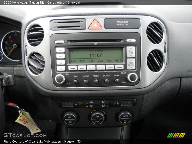 Candy White / Charcoal 2009 Volkswagen Tiguan SEL