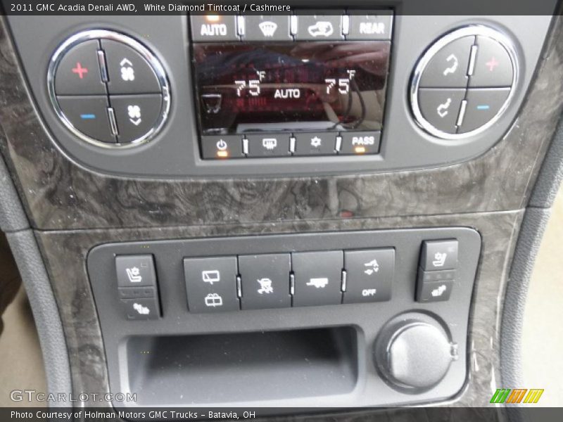 Controls of 2011 Acadia Denali AWD