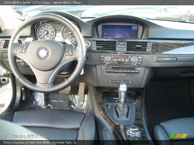 Dashboard of 2009 3 Series 335xi Coupe