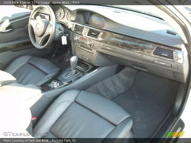 Dashboard of 2009 3 Series 335xi Coupe