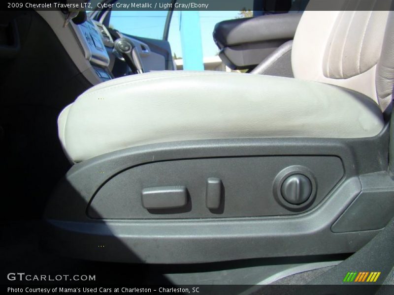 Cyber Gray Metallic / Light Gray/Ebony 2009 Chevrolet Traverse LTZ