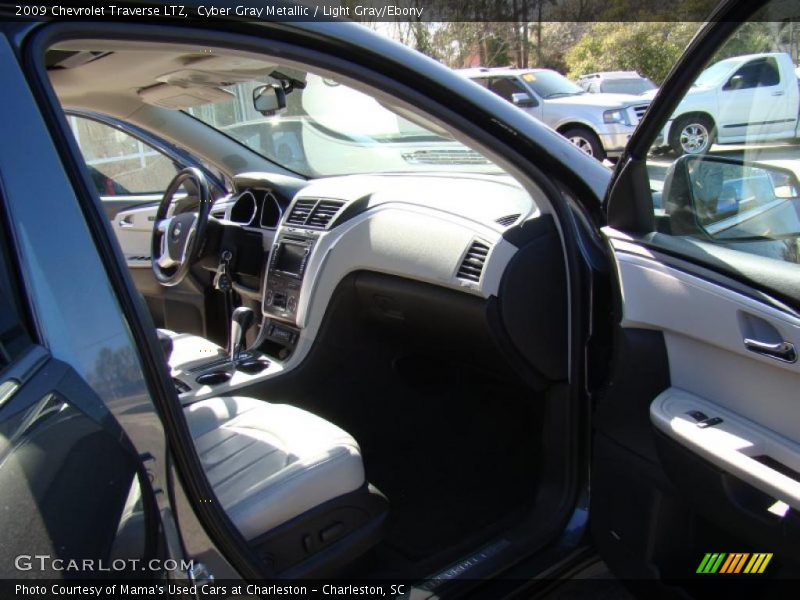 Cyber Gray Metallic / Light Gray/Ebony 2009 Chevrolet Traverse LTZ