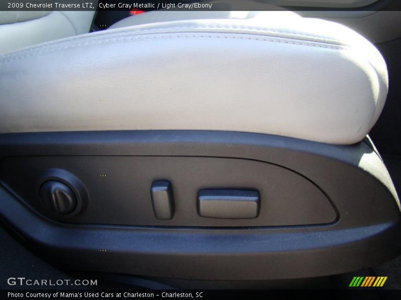 Cyber Gray Metallic / Light Gray/Ebony 2009 Chevrolet Traverse LTZ