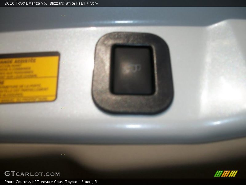 Blizzard White Pearl / Ivory 2010 Toyota Venza V6