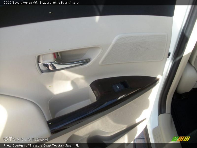 Blizzard White Pearl / Ivory 2010 Toyota Venza V6
