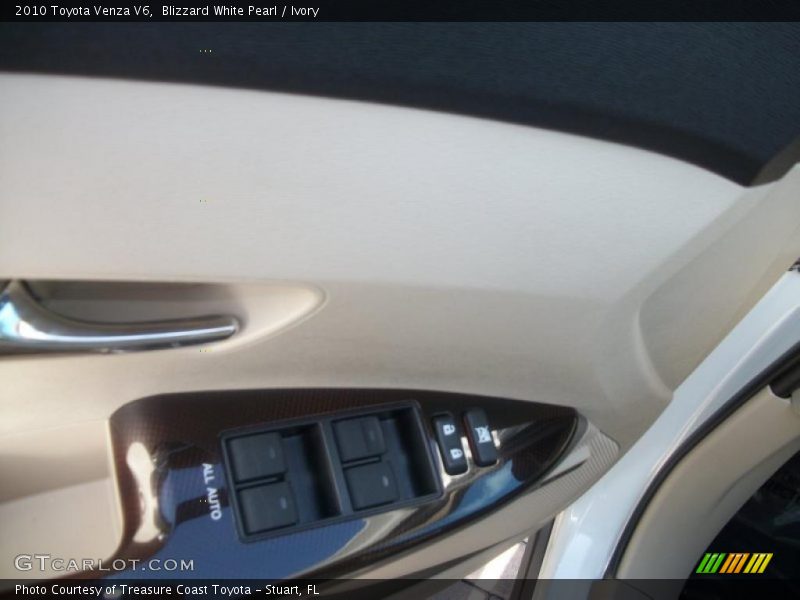 Blizzard White Pearl / Ivory 2010 Toyota Venza V6