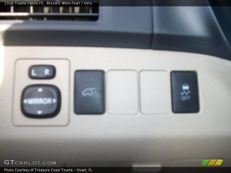 Blizzard White Pearl / Ivory 2010 Toyota Venza V6