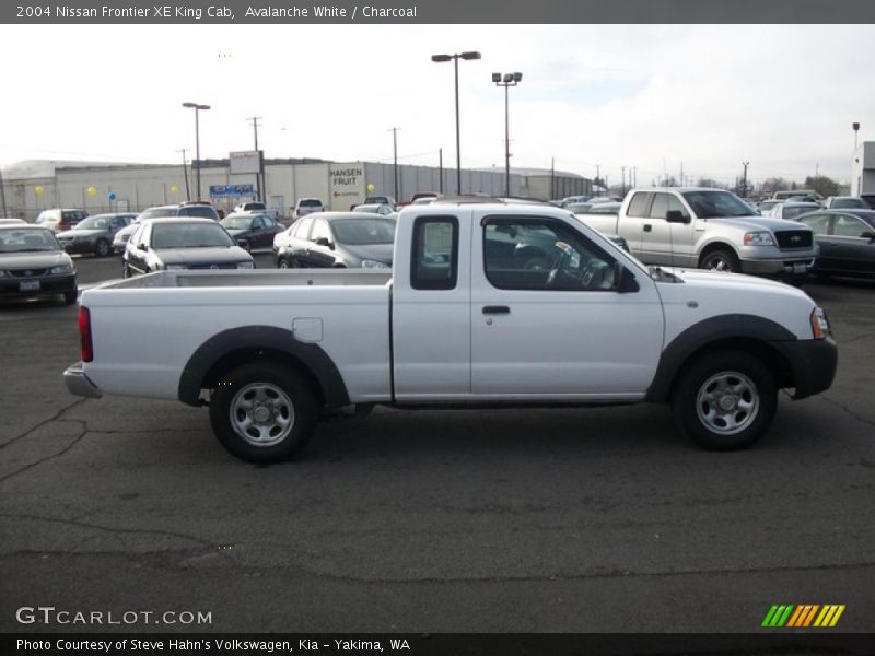 Avalanche White / Charcoal 2004 Nissan Frontier XE King Cab
