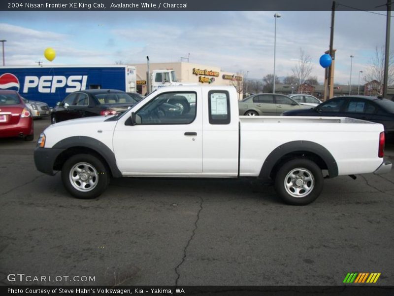 Avalanche White / Charcoal 2004 Nissan Frontier XE King Cab