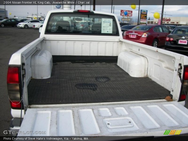 Avalanche White / Charcoal 2004 Nissan Frontier XE King Cab