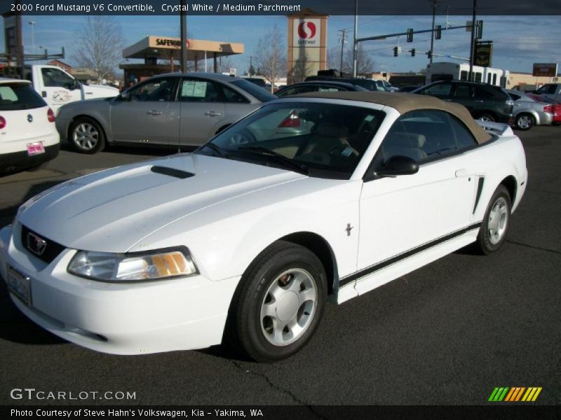 Front 3/4 View of 2000 Mustang V6 Convertible