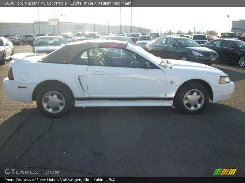 Crystal White / Medium Parchment 2000 Ford Mustang V6 Convertible