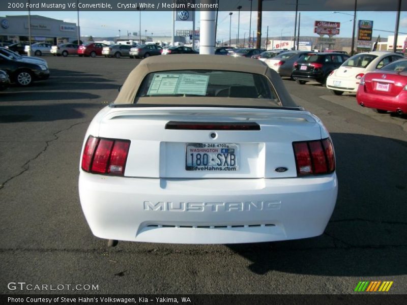 Crystal White / Medium Parchment 2000 Ford Mustang V6 Convertible