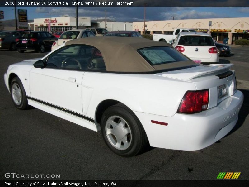 Crystal White / Medium Parchment 2000 Ford Mustang V6 Convertible