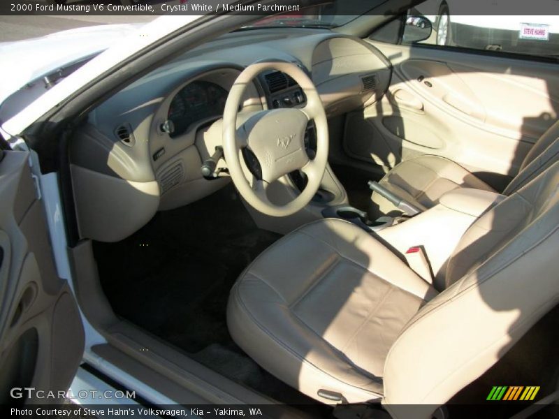Crystal White / Medium Parchment 2000 Ford Mustang V6 Convertible