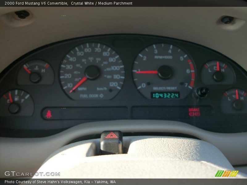 Crystal White / Medium Parchment 2000 Ford Mustang V6 Convertible