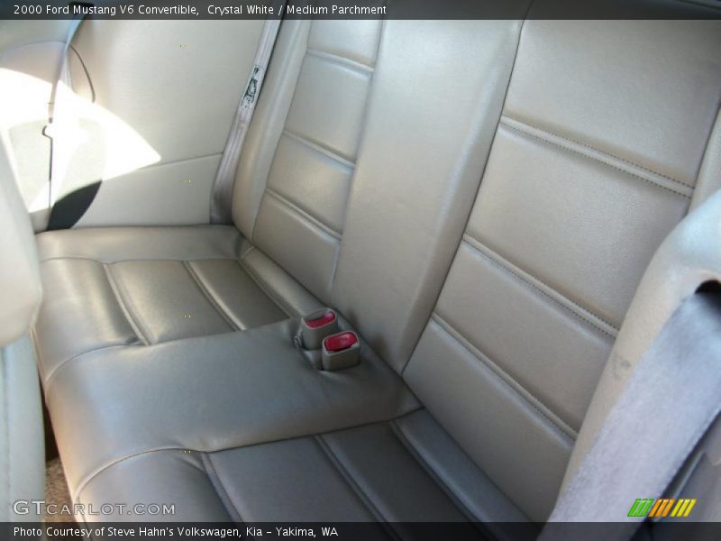 Crystal White / Medium Parchment 2000 Ford Mustang V6 Convertible
