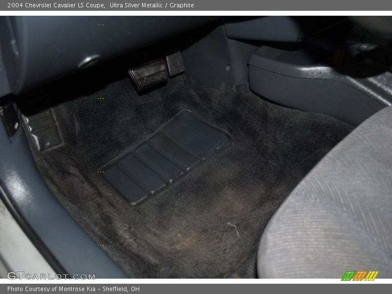 Ultra Silver Metallic / Graphite 2004 Chevrolet Cavalier LS Coupe