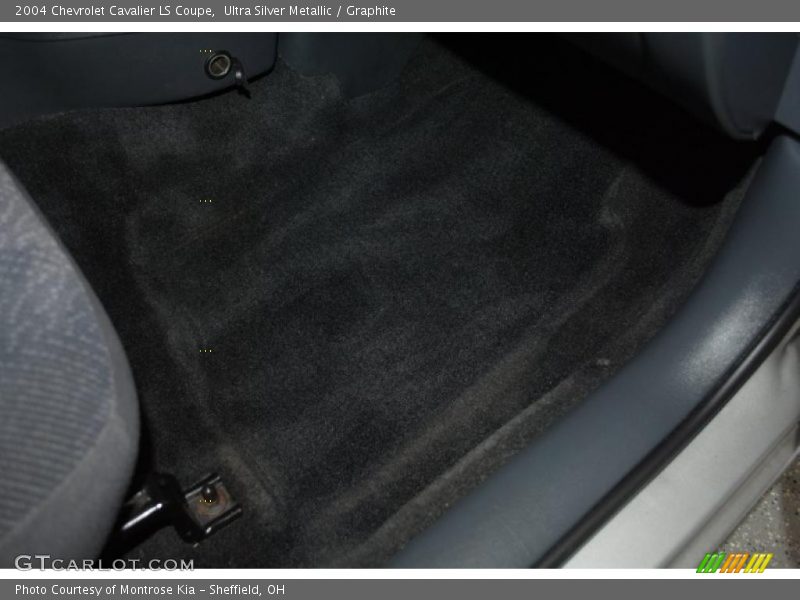 Ultra Silver Metallic / Graphite 2004 Chevrolet Cavalier LS Coupe