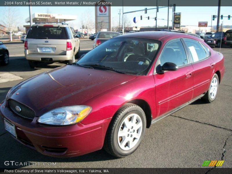 Merlot Metallic / Medium Graphite 2004 Ford Taurus SE Sedan